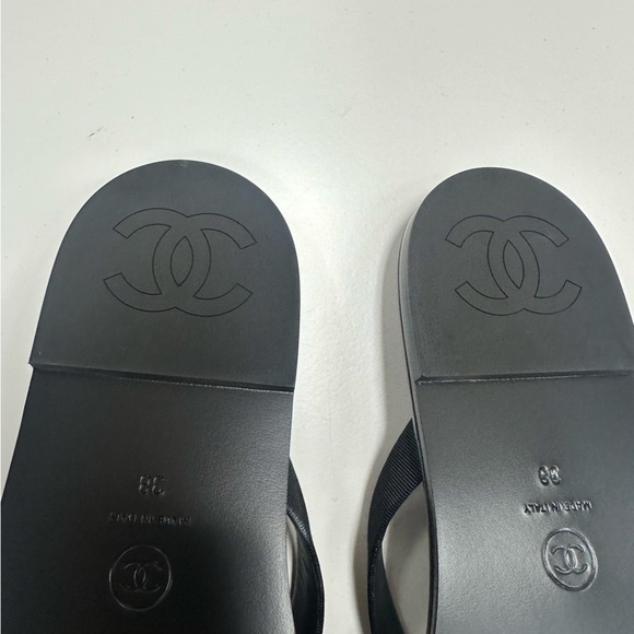 CHANEL Logo Flip Flops in Black/Gold - Picture 4 of 9